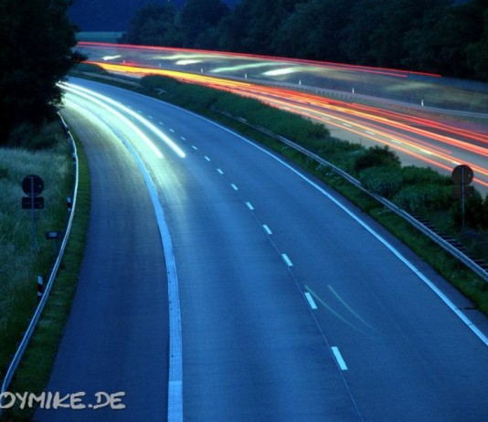 Bei Nacht at night Lanzeitbelichtung der A7 bei Fulda