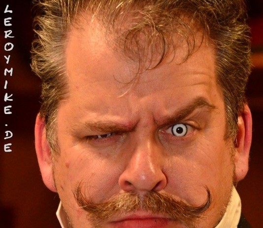 Was guckst du Dieses Bild vom Karneval wollte ich euch nicht vorenthalten Danke euch für die vielen schönen Momente und Motive. Ihr seid die wahren Models