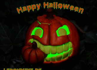 Happy Halloween 2014 Kürbis ausgehölt mit grünem Laserlicht angestrahlt